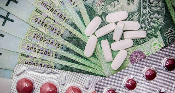 Украинские переселенцы в Польше могут получить возмещение за купленные лекарства. Как получить в злотых