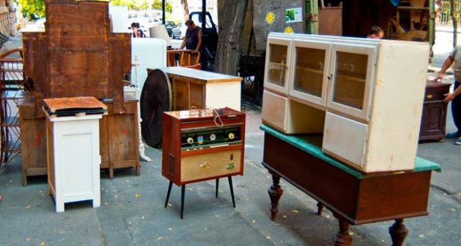 Вывоз старой мебели в Киеве — какие цены по городу