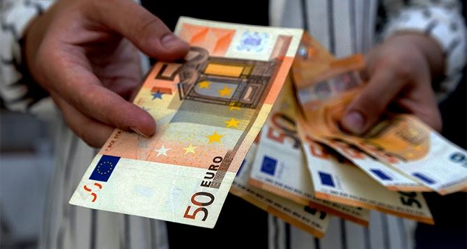 Евро продолжает свой стремительный рост: курс валют на 24 марта