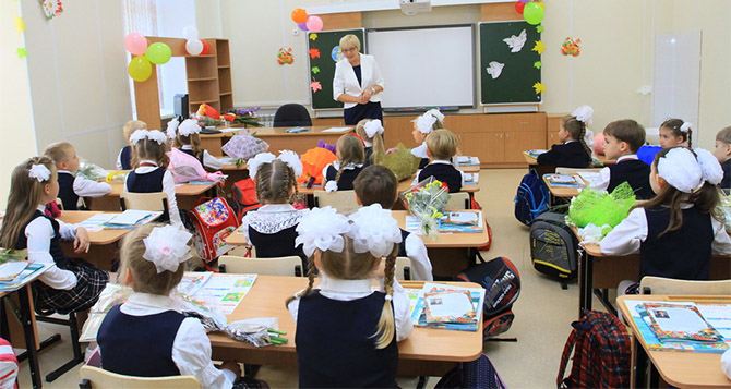 Учебный год в Украине закончится летом, но не для всех: до какого числа будут работать школы
