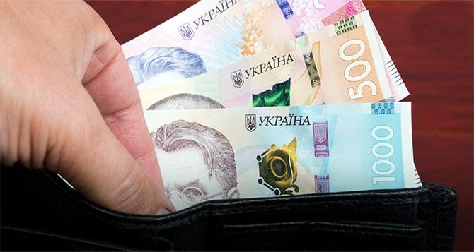 Украинцы не получат ежегодные выплаты в мае: как решили вопрос в Верховной Раде