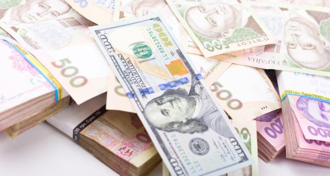 В Украине перестали покупать валюту: почему спрос так упал