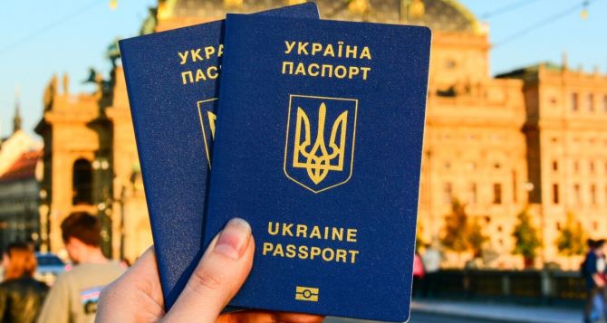 Чешские консульства в Украине начали принимать заявки на некоторые типы виз