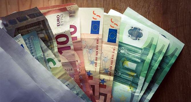 У кого в Германии зарплата возрастет не менее чем на 340 евро в месяц