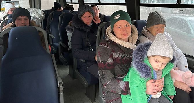 В Украине расширили программу выплат при эвакуации: кто из ВПЛ получит помощь