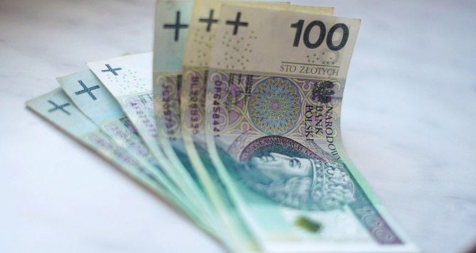 В Польше с 1 июля будет очередное повышение минимальной зарплаты: что надо знать