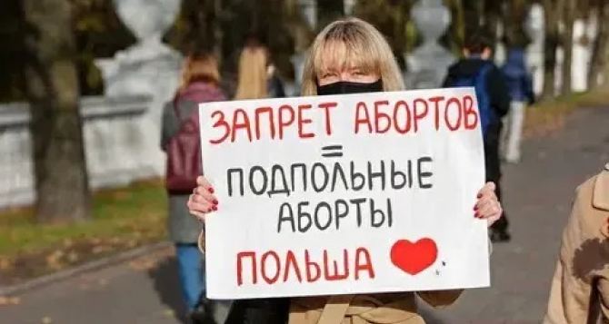 Украинки возвращаются из ЕС на родину, чтобы делать аборты