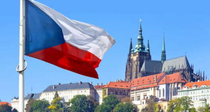 В Чехии хотят стимулировать украинцев к поиску работы: что изменится с 1 июля