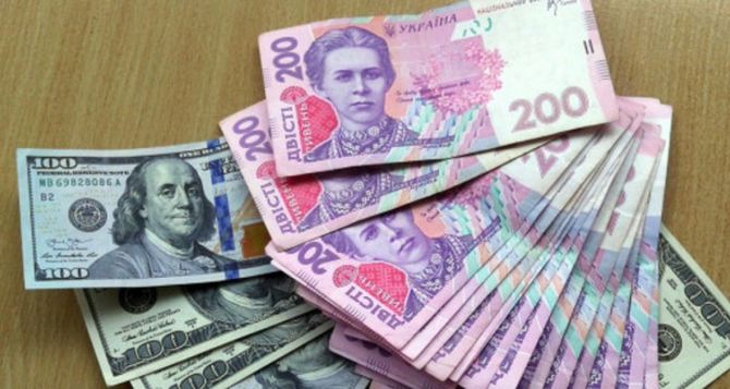 Есть хороший сценарий, а есть плохой: что будет с курсом доллара в Украине этим летом