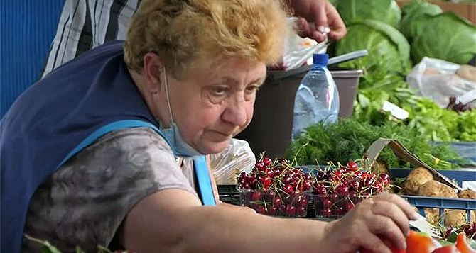 Черешня и клубника наконец-то станут доступными для простых украинцев: когда ждать адекватных цен