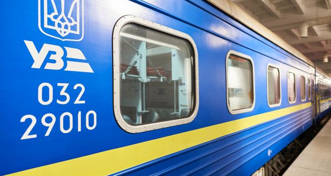 Укрзалізниця приняла решение о повышении тарифных ставок и должностных окладов железнодорожников.