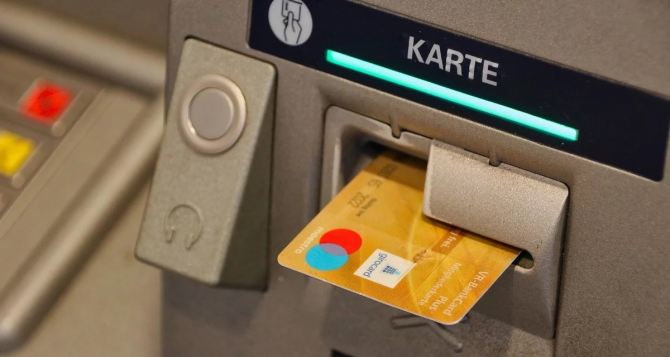 Снять деньги в банкомате в Германии становится все проблематичнее
