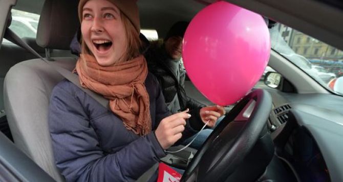 Зачем каждый опытный водитель возит с собой воздушный шарик: вы удивитесь, когда узнаете