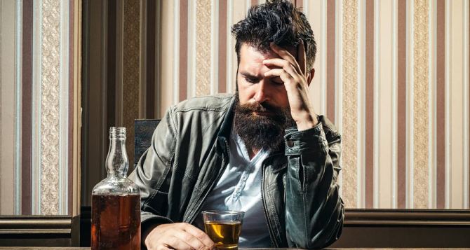 Могут стать алкоголиками: обладатели этих мужских имен пьют слишком много