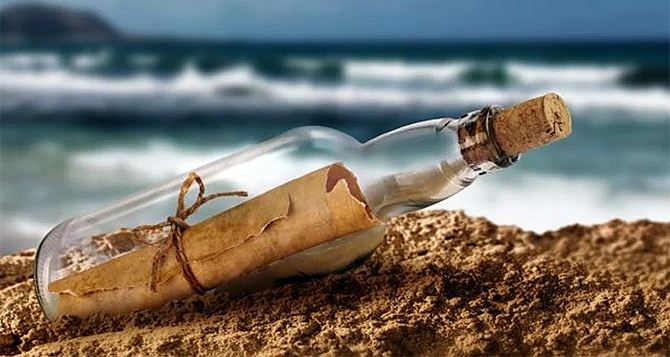 На пляже нашли бутылку с посланием для нас из прошлого. Что там было написано