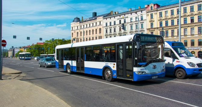 В Латвии продлили сроки бесплатного проезда на общественном транспорте для украинских беженцев