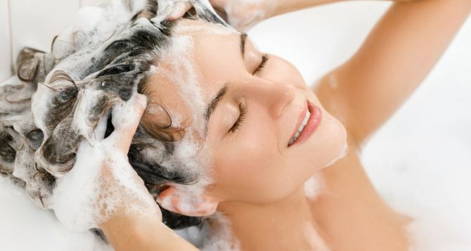 Как перейти на мытье головы раз в неделю. Шесть правил, благодаря которым волосы будут выглядеть чистыми