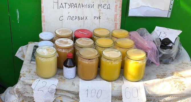 Как отличить натуральный мёд от суррогата с помощью кусочка хлеба: метод опытных пасечников