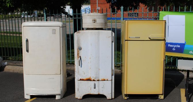На старых холодильниках можно «не кисло» заработать денег: сколько дадут за лом в Украине