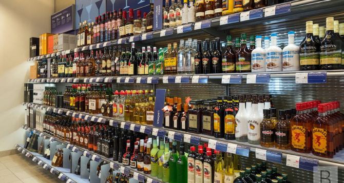 Правительство Украины собирается повысить цены на алкоголь: вино подорожает на 60%, водка на 13%, а виски на 25%