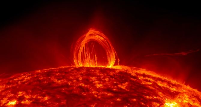 Земля вот-вот, с минуты на минуту испытает двойной удар с Солнца: долго ли продлится магнитная буря