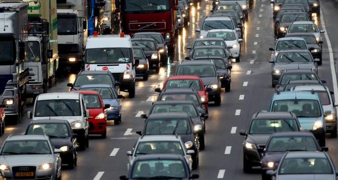 Пробки на дорогах и полные автобаны в эти выходные в Германии