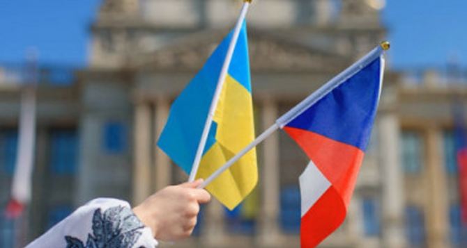 Временную защиту для украинцев в Чехии хотят продлить до марта 2025 года