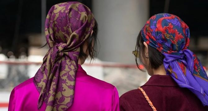 Сегодня женщинам обязательно нужно носить платок или головной убор. Народные приметы на 6 августа.
