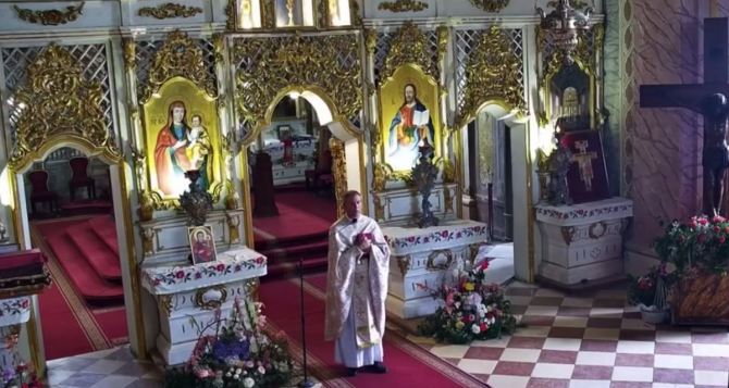 Греко-каталический священник в Ужгороде призвал к примерению двух великих народов Украины и России