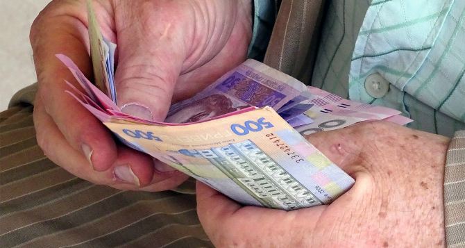 Минимальная пенсия в Украине заморожена: что это значит и сколько будут получать пенсионеры