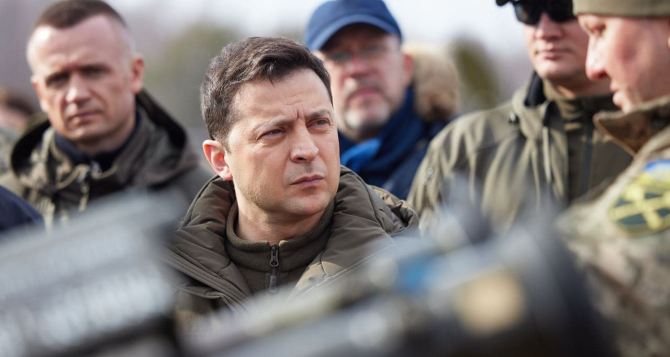 Зеленский продлил действие военного положения и мобилизации: что нужно знать украинцам