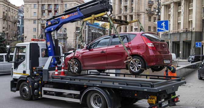 Автомобиль страшно оставлять на улице. В Украине добавили еще пять причин, чтобы изымать авто на штрафплощадку
