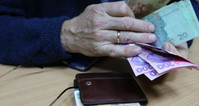 Если украинские пенсионеры пол года не будут тратить деньги с пенсионного счёта у них могут их забрать
