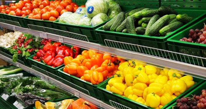 Хотите кушать, бегите быстрее в магазин: в Украине резко подешевели овощи и фрукты