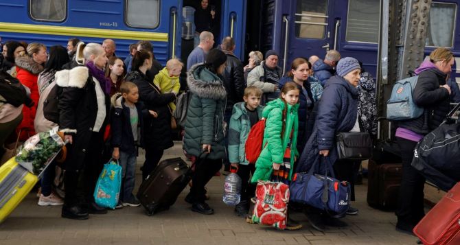 Cегодня десятки тысяч украинских ВПЛ остались без денег: полный список категорий