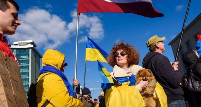 Для украинских беженцев в Латвии выделяют больше денег
