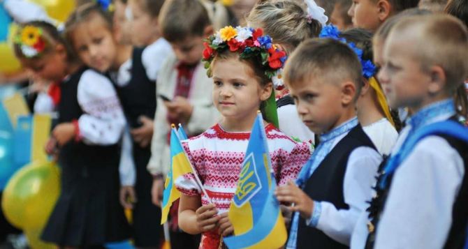 В МОН советуют учителям не перегружать детей. Учебная программа в украинских школах претерпевает изменения