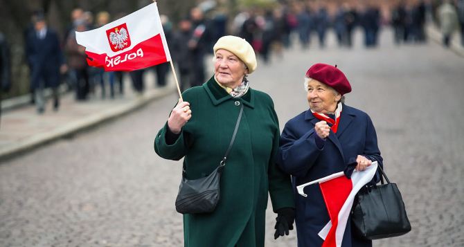 Как получить пенсию в Польше денежным переводом — и не в гривнах, а в злотых