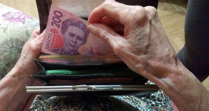 Холодный душ для пенсионеров: некоторые пожилые люди останутся без выплат — в Кабмине предупредили