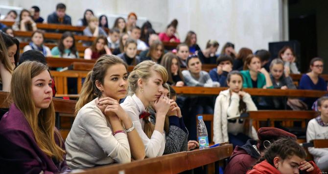 Ярые прогульщики идут гулять дальше: в украинских вузах будут отчислять студентов через 10 дней с начала учебного года