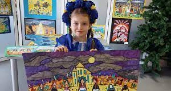Выставка работ украинских детей-беженцев  «От тьмы к свету» открылась в Варшаве