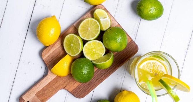 Пригодятся в быту: почему не стоит выбрасывать кожуру от мандарина, лимона и других цитрусовых