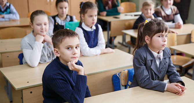 Касается всех украинских школьников заграницей: домашку делать будет некогда