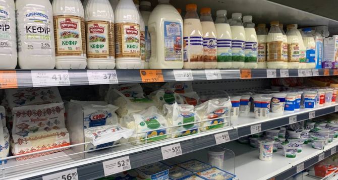 В Украине подешевела часть молочных продуктов: на чем можно сэкономить