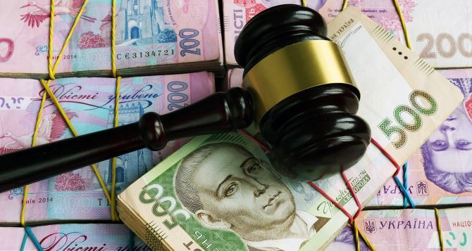 В Украине до конца года повысят зарплаты судьям и работникам судов