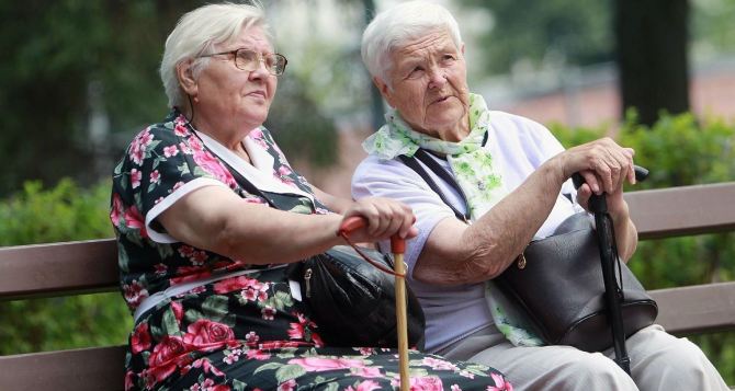Когда пенсионеры заживут по-новому: власти озвучили даты и суммы на которые повысят выплаты