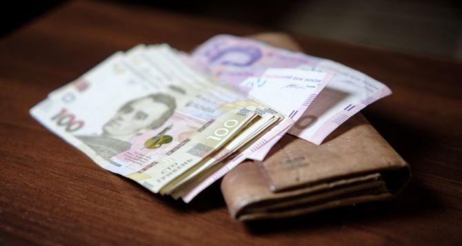 Украинцам обещают увеличить социальные выплаты до 8 тыс. грн