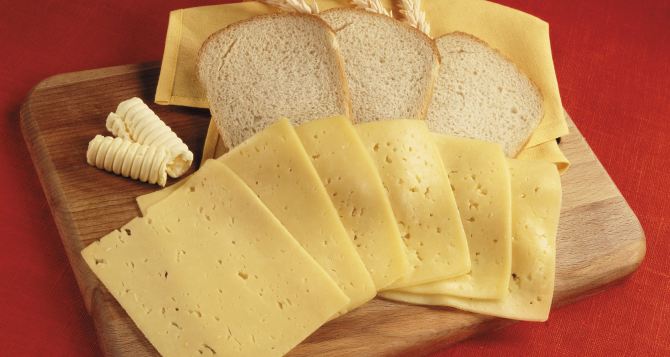 В Украине начали стремительно дорожать хлеб и сыр: что будет с ценами к концу года