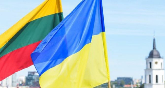 Литовцы лучше всего  относятся к украинским беженцам чем к другим мигрантам
