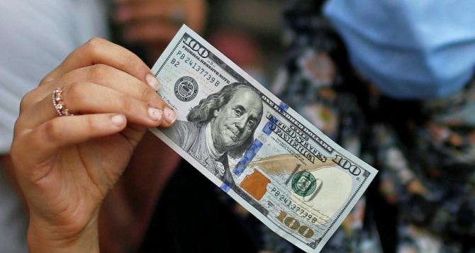 Доллар снова подешевел: курс иностранных валют 23.10.2023 года
